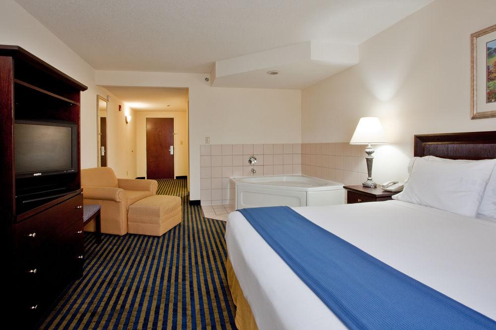 Holiday Inn Express & Suites Chesapeake, An Ihg Hotel מראה חיצוני תמונה